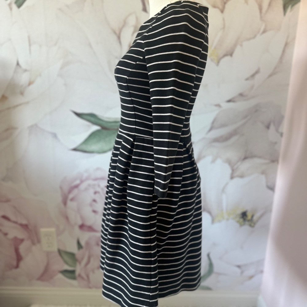 Banana Republic Black and White Striped Flared Women's Dress Size 0 - Picture 5 of 10